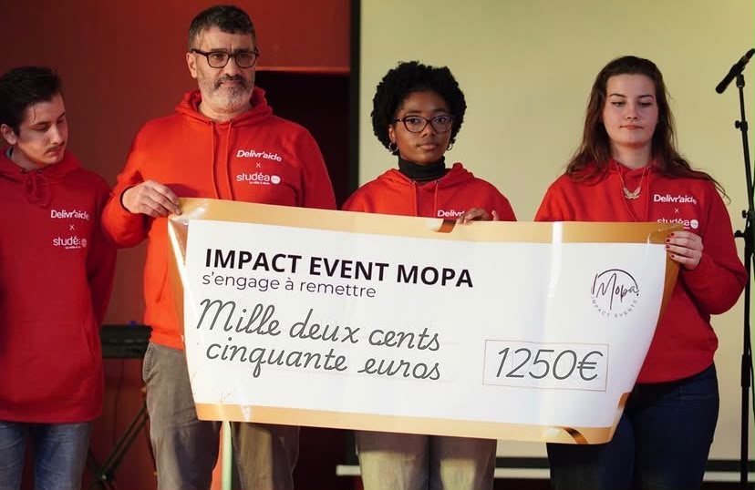 Remise du chèque par Impact Events MOPA