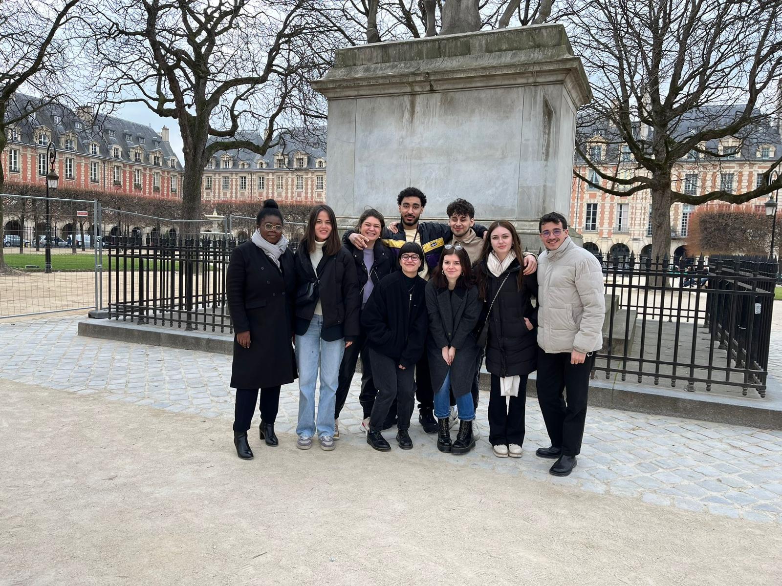 Groupe de participants à Paris, Place des Vosges